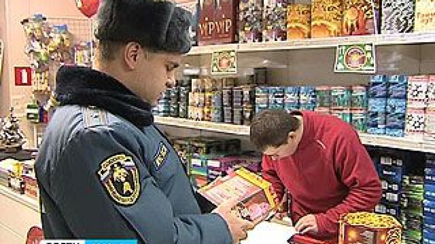 Спасатели проверяют магазины и показывают, как выбирать пиротехнику