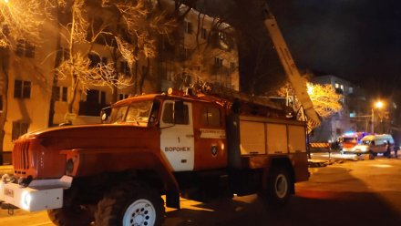 В пережившую мощный пожар воронежскую пятиэтажку начали возвращаться жильцы 