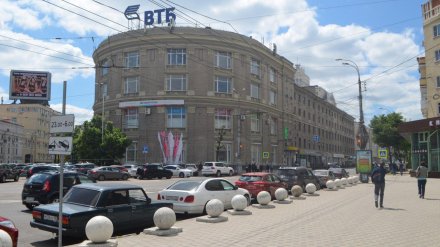 В Воронеже обвиняемая в обмане 8 подчинённых экс-директор книжного магазина сбежала от суда
