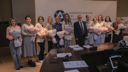 Директор НВ АЭС отметил участниц международного семейного фотоконкурса