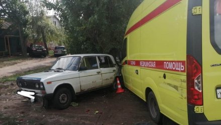 В Воронежской области при столкновении 4 машин погибла пассажирка скорой