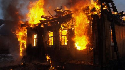 В Воронежской области в частном доме заживо сгорели 3 человека