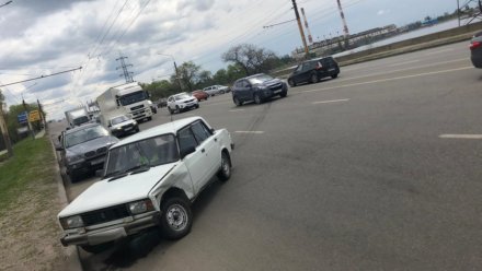 Воронежец пострадал в массовом ДТП с грузовиком