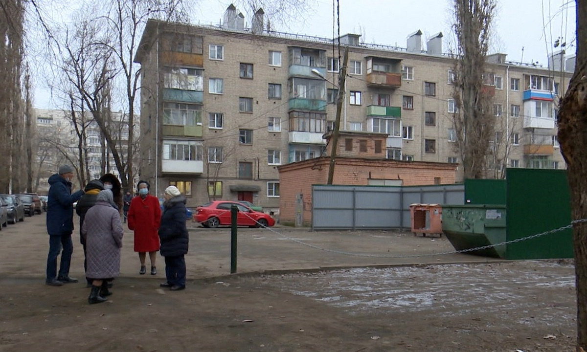 Чужим здесь не место». Жители Воронежа огородили свой двор цепями со всех  сторон – Новости Воронежа и Воронежской области – Вести Воронеж