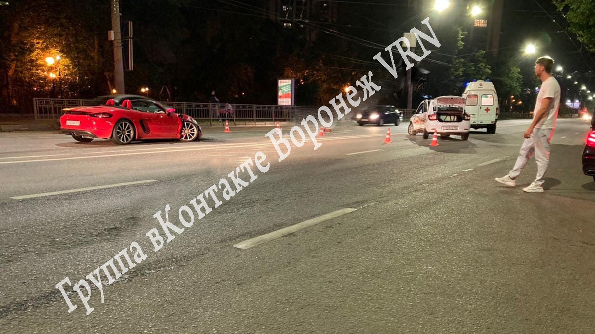 Красный Porsche попал в ДТП с такси в Воронеже | 14.06.2021 | Воронеж -  БезФормата