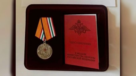 Воронежской медсестре вручили медаль Минобороны «За помощь и милосердие»