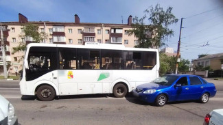 В Воронеже 16-летний парень на электросамокате спровоцировал массовое ДТП с автобусом