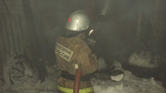 В Воронежской области загорелся склад в производственном здании