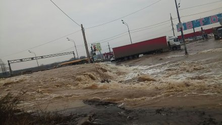 В Воронеже окружная дорога ушла под воду