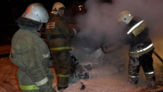 Иномарка сгорела на трассе М-4 «Дон» в Бобровском районе