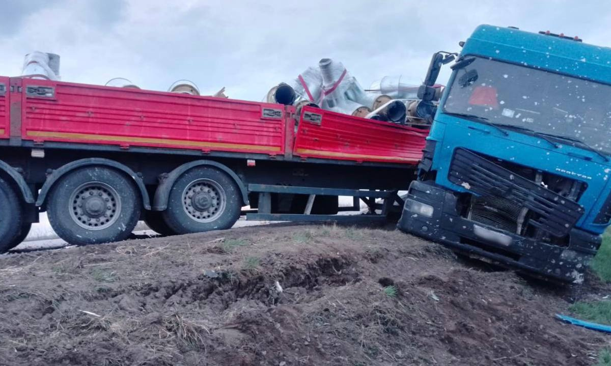 Водитель разбился насмерть в массовом ДТП с грузовиками в Воронежской  области – Новости Воронежа и Воронежской области – Вести Воронеж