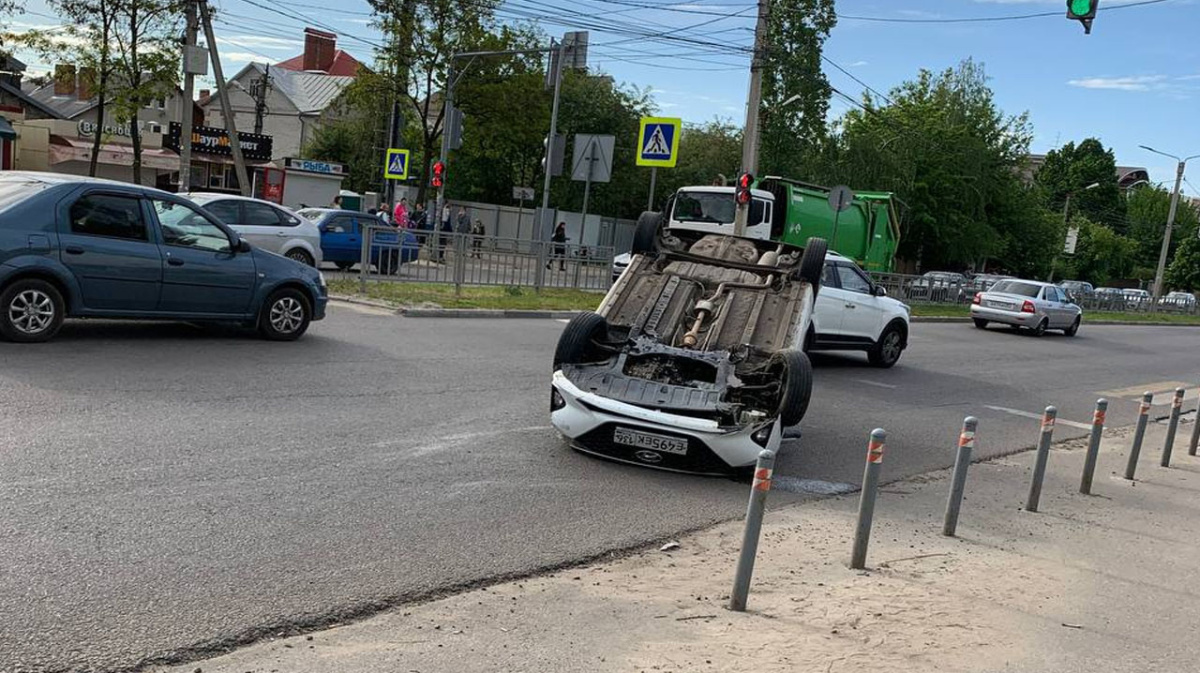 В Воронеже на скорости перевернулась иномарка: появилось видео – Новости  Воронежа и Воронежской области – Вести Воронеж