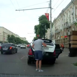 Воронежец снял на видео ловкий способ избежать штрафов за платную парковку