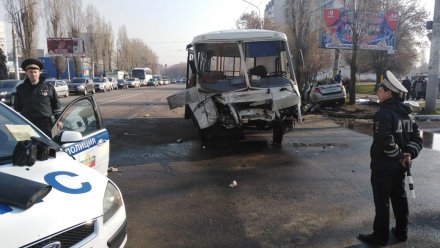 В Воронеже столкнулись «ПАЗ» и легковушка: погибли 4 человека