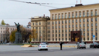 На площади Ленина в Воронеже началась подготовка к установке катка