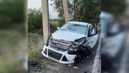 Три человека получили травмы в лобовом ДТП в Воронеже