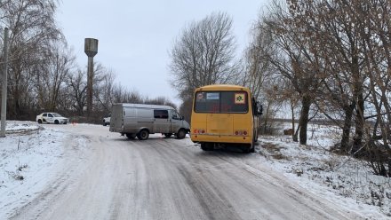 Под Воронежем в аварии с «Газелью» и автобусом с 21 пассажиром пострадал мужчина