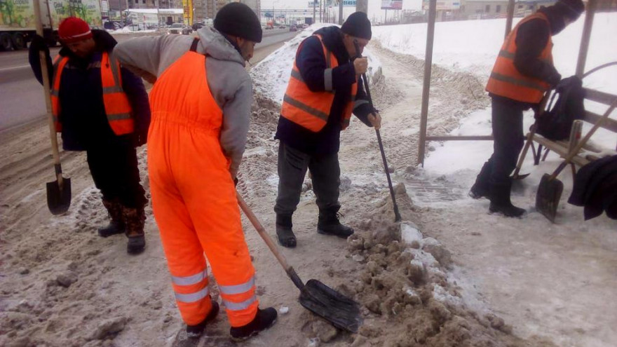 Мэр Воронежа остался недоволен качеством уборки снега с тротуаров