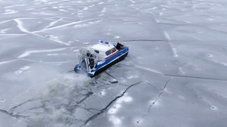 Воронежцам показали работу новой аэролодки на льду водохранилища
