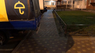 Воронежцу оставили гневное послание на стекле машины из-за неудачной парковки