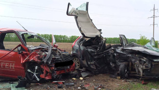 Две машины разворотило после ДТП в Воронежской области: 1 человек погиб и 4 пострадали