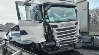 2 ребёнка и 2 взрослых пострадали в страшном ДТП с фурой на воронежской трассе