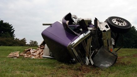 В аварии с тремя большегрузами в Воронежской области погиб мужчина