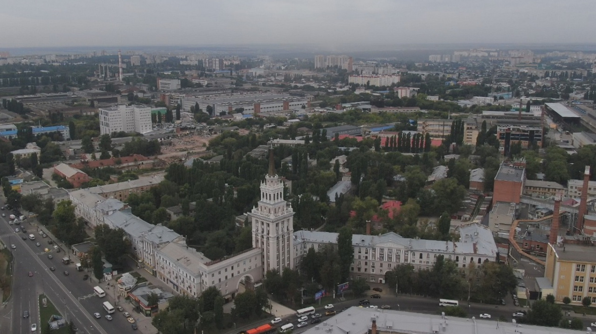 Высокие здания воронежа. Сталинская высотка в Воронеже. Воронеж Ворошилова 2 дом с башней. Воронеж улица Кольцовская 1950-е годы. Воронеж высокие здания.