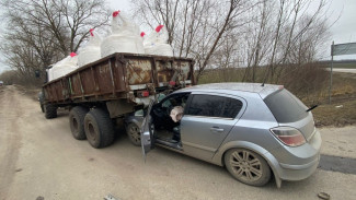 Парень и девушка пострадали в ДТП с трактором на трассе Воронеж – Луганск