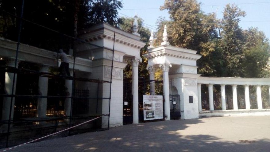 В мэрии Воронежа рассказали о судьбе демонтированной лепнины со входной группы «Орлёнка»