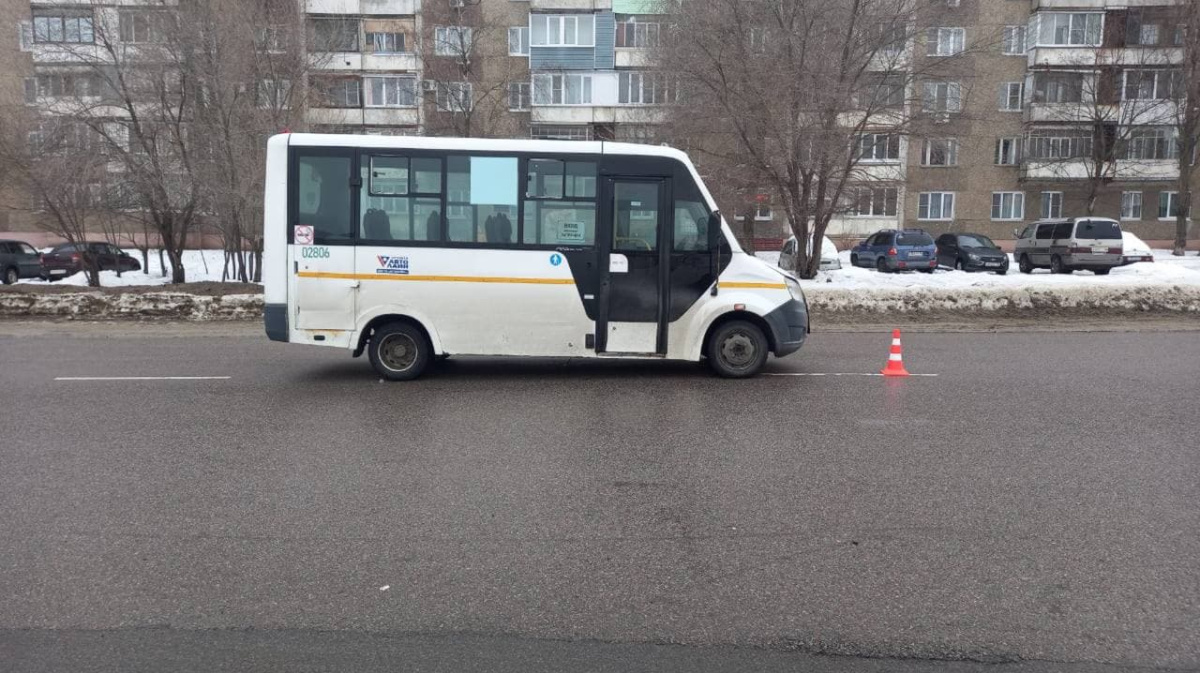 Ульяновск воронеж автобус. Воронежские маршрутки. Задавлю маршрутку. Автобус 42 Воронеж.