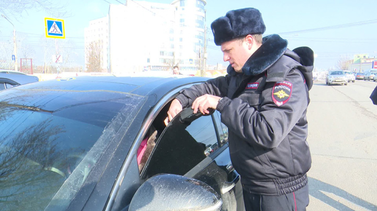 Воронежские водители испугались автоинспекторов и содрали тонировку во  время рейда – Новости Воронежа и Воронежской области – Вести Воронеж