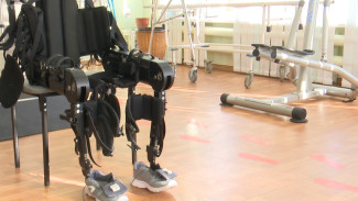 В Воронежской областной больнице поднимать пациентов на ноги начал новый робот-экзоскелет