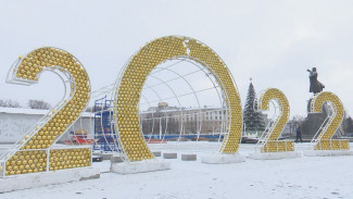 В Воронеже приступили к новогоднему украшению главной площади