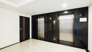 В Воронеже подросток сорвался с пятого этажа в шахту лифта