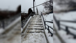 Нагорная лестница в центре Воронежа стала смертельно опасна
