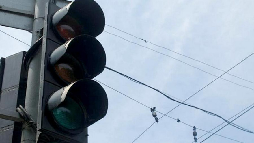 Неработающий светофор спровоцировал огромные пробки в центре Воронежа