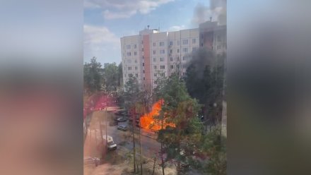 В Воронеже загорелась и взорвалась машина: появилось видео