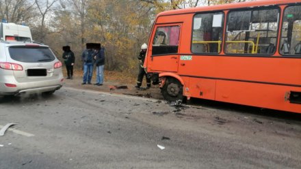 В смертельном ДТП с маршруткой в Воронеже пострадали 5 детей и 2 взрослых