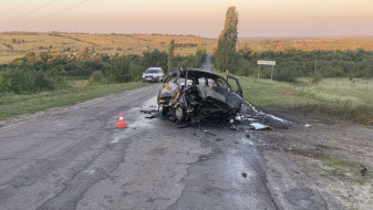 В Воронежской области после ДТП вспыхнула легковушка: погибли 5 человек