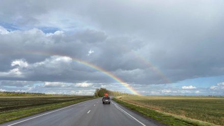 В Воронежской области над дорогой сфотографировали двойную радугу