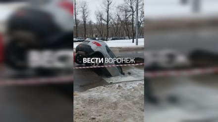 На воронежской улице, где в ямы провалились три машины, наконец заменят коллектор