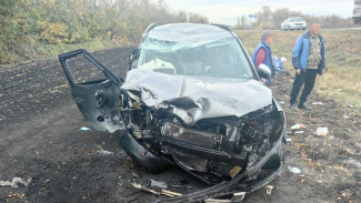 В Воронежской области легковушка врезалась в авто с прицепом: пострадали 4 человека