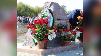 В Воронежской области открыли памятный знак погибшим 24 июня псковским лётчикам