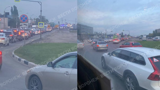 Серьёзная пробка сковала въезд на новый мост у Остужевской развязки