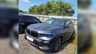У похитившего 18,5 млн воронежского экс-полицейского изъяли BMW