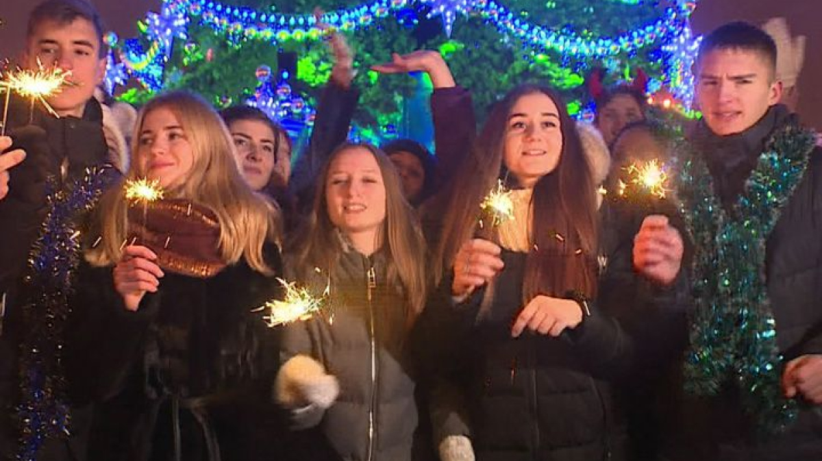 Новогодние праздники в воронеже. Празднование нового года в клубе в Воронеже. Празднование нового года в Воронеже официальное мероприятие. Большая Новогодняя вечеринка в Воронеже отзывы.