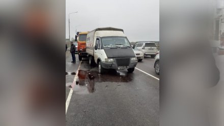 В Воронежской области 47-летняя женщина пострадала в массовом ДТП с грузовиками