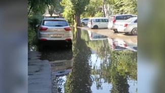 Двор на улице Щорса в Воронеже превратился в болото
