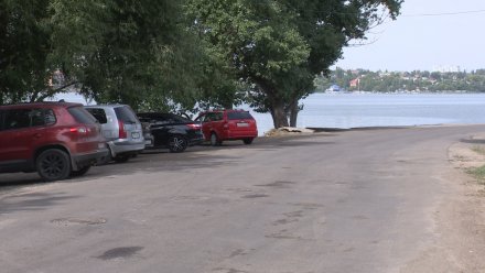 В Воронеже запретили парковку на дамбе Чернавского моста